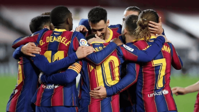 周日010 西甲：比利亚雷亚尔VS埃尔切 黄潜主场稳守欧冠区，保级客队客场难爆冷